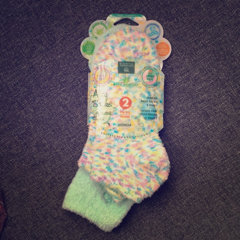 Earth Therapeutics Aloe Socks
